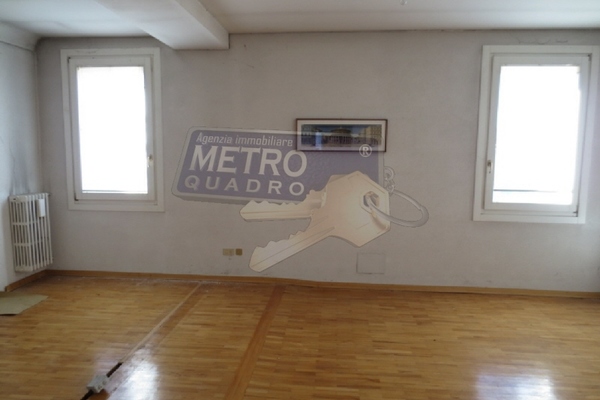 ufficio 1°piano - TERRENO EDIFICABILE THIENE (VI) CENTRO 